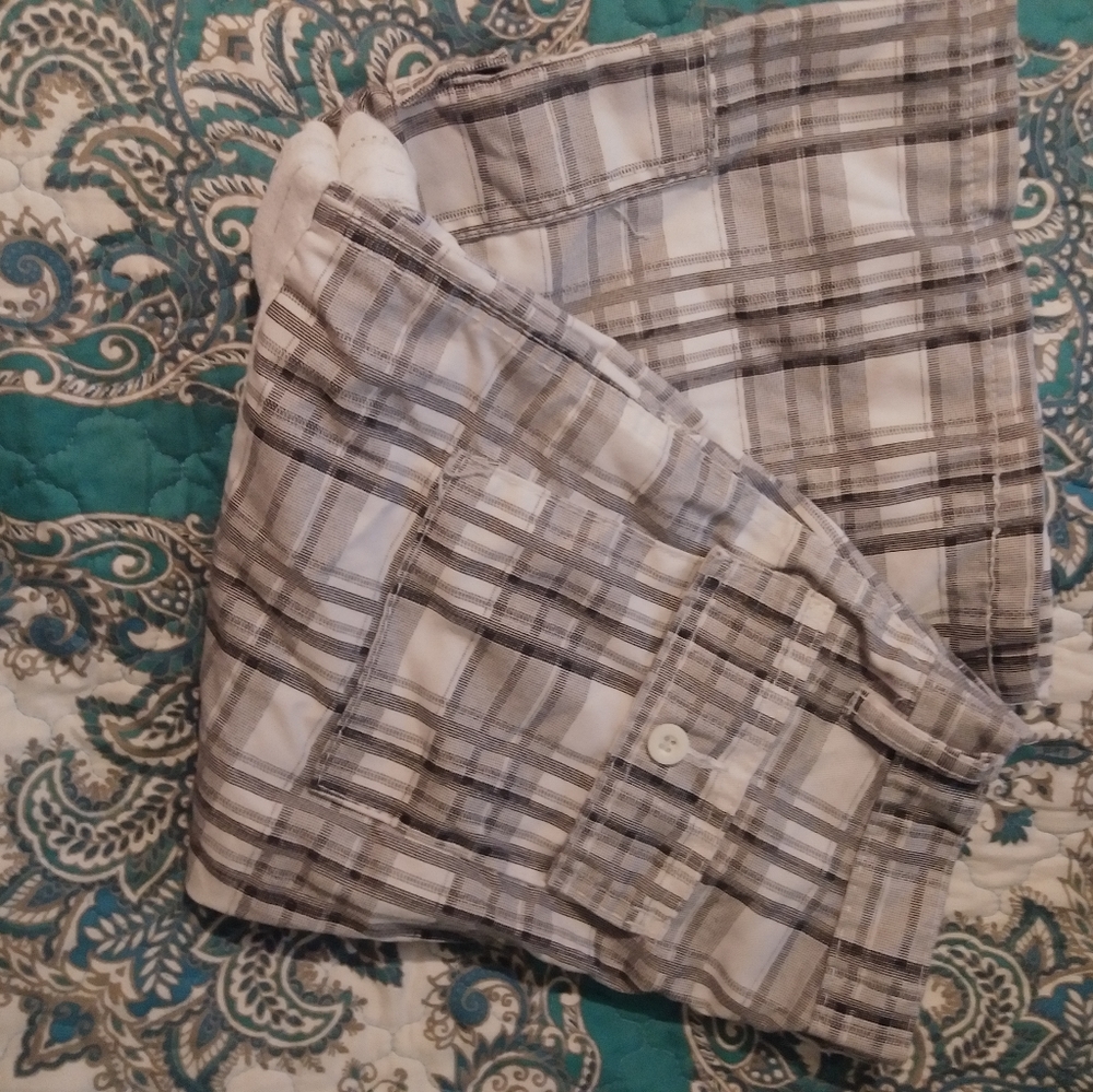 Shorts - Picture 3 of 3
